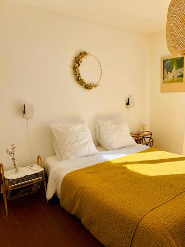 Charmant T3 au milieu des pins, terrasse sud, vue mer, plage à pieds, fibre et garage privé inclus