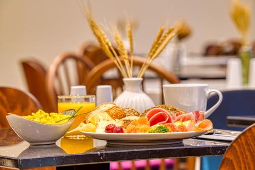 Comida en o cerca de este hotel