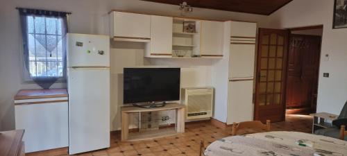 TV a/nebo společenská místnost v ubytování Charmant T2