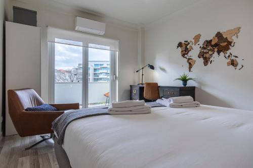 Glamorous Lisbon 2BDR Apartment by LovelyStay