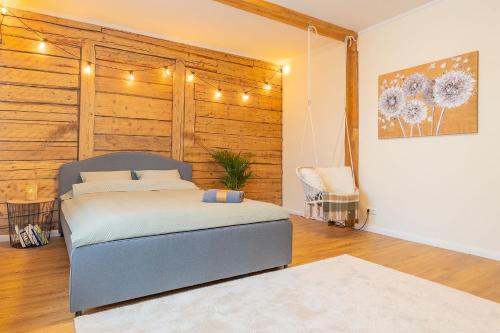 Postel nebo postele na pokoji v ubytování Romantic stay, close to the beach and city centre!