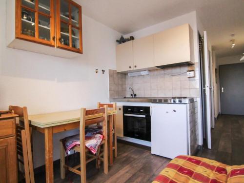 Apartment Balcon d'Huez by Interhomeにあるキッチンまたは簡易キッチン