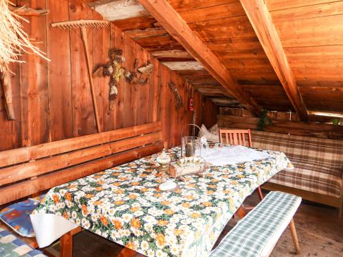 Un lugar para sentarse en Apartment Haflingerhof Almrose by Interhome