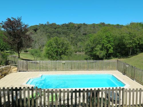 The swimming pool at or near Holiday Home Le Grenouillet - PSS200