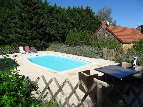 The swimming pool at or near Holiday Home Montant de Fage - SGE201