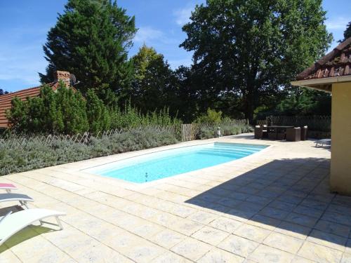 The swimming pool at or near Holiday Home Montant de Fage - SGE201