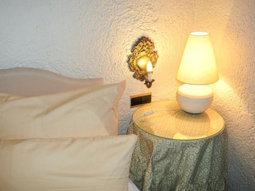 Ένα ή περισσότερα κρεβάτια σε δωμάτιο στο Apartment Casa Hubertus by Interhome