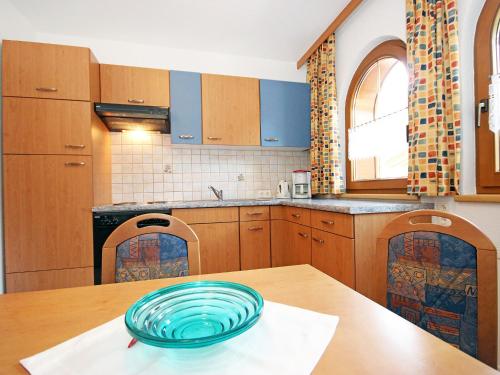 Kuchyň nebo kuchyňský kout v ubytování Apartment Hundsbichler-2 by Interhome