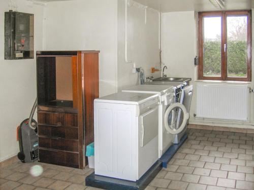 Kuchyň nebo kuchyňský kout v ubytování Holiday Home Gîte rural Mamijana by Interhome