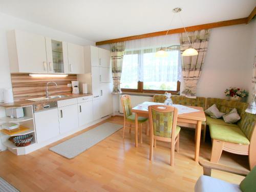 Kuchyňa alebo kuchynka v ubytovaní Apartment Christl by Interhome