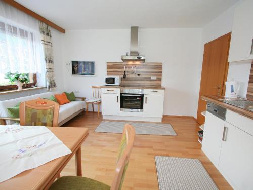 Kuchyňa alebo kuchynka v ubytovaní Apartment Christl by Interhome
