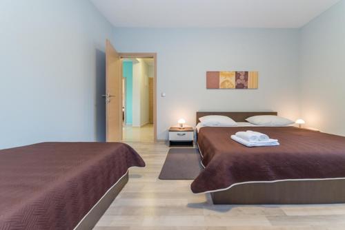 Postel nebo postele na pokoji v ubytování Apartments Maestral 70m from the beach - by TA Leut Agency