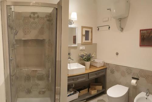 A bathroom at Casa Tua a Santa Maria Maggiore