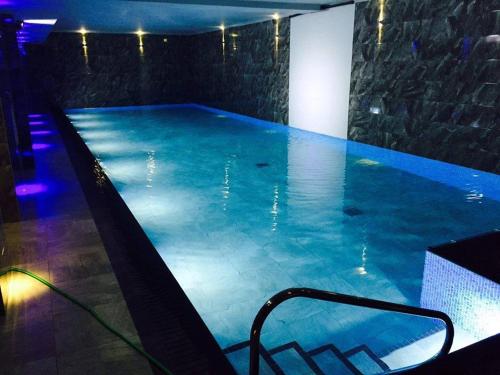 Kolam renang di atau dekat dengan Windermere Suites