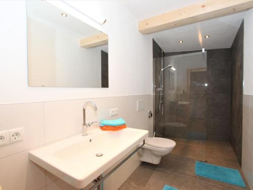 Un baño de Apartment Anita-2 by Interhome