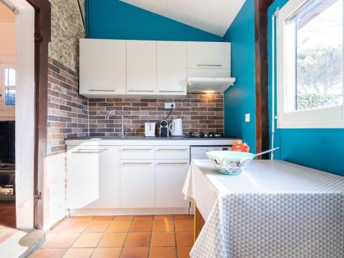 Kuchyň nebo kuchyňský kout v ubytování Holiday Home Poste by Interhome