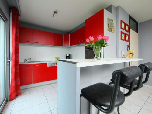 Kuchyň nebo kuchyňský kout v ubytování Apartment Apt- 403 by Interhome