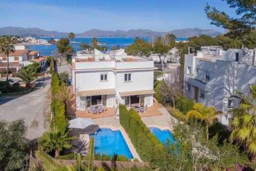 Vista de la piscina de Charming semi-detached holiday home by the sea II o alrededores