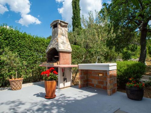 Κήπος έξω από το Holiday Home Anka by Interhome