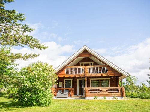 a log home with a porch and a balcony at Holiday Home Ranta-lemettilä by Interhome in Petäjävesi