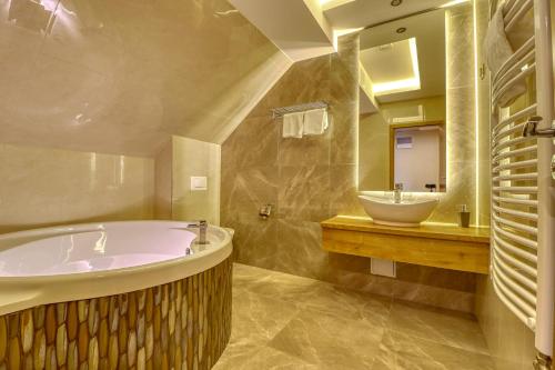 Kylpyhuone majoituspaikassa Villa Park Panzió