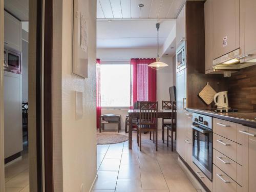 Kuchyň nebo kuchyňský kout v ubytování Holiday Home Yllästar 3 as 508 by Interhome