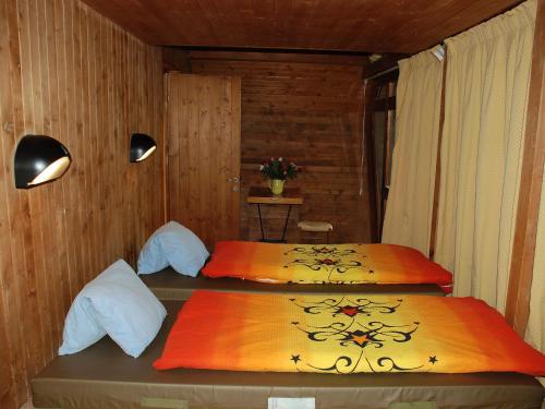 Postel nebo postele na pokoji v ubytování Holiday Home Bosco-TICINO TICKET Inklusive!-4 by Interhome