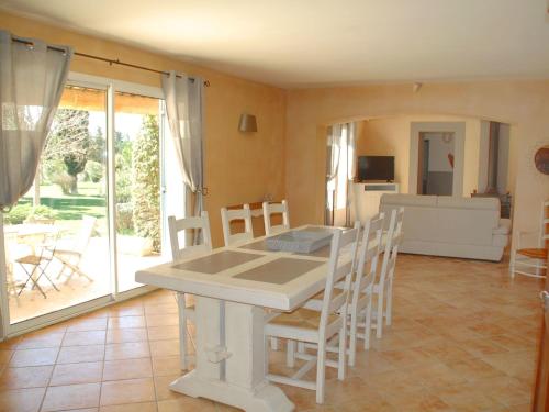 Posezení v ubytování Villa Siflora by Interhome