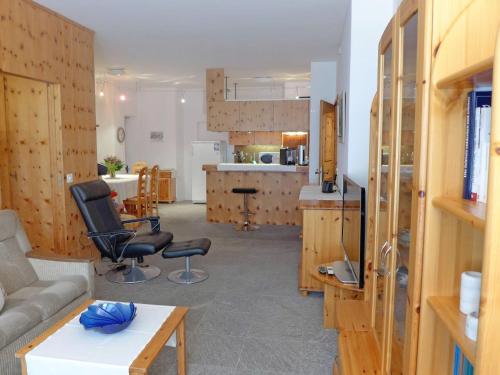 Apartment Chesa Cromer by Interhomeにあるキッチンまたは簡易キッチン