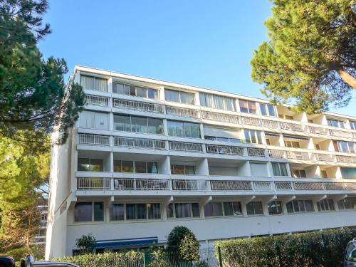 Apartment Antinéa-2 by Interhome