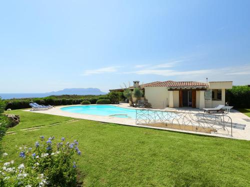 Πισίνα στο ή κοντά στο Holiday Home Iris by Interhome