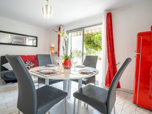 Apartment Les Cyprianes-7 by Interhome