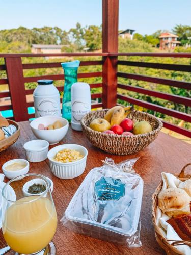 Makanan di atau berdekatan rumah tamu ini