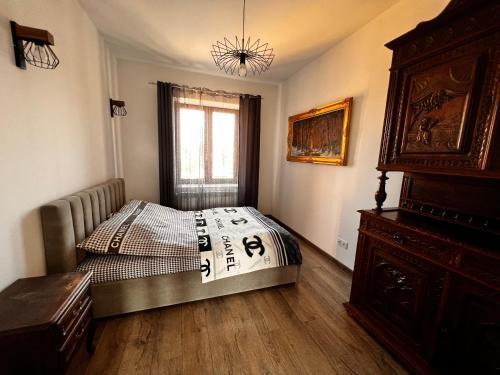 Кровать или кровати в номере Apartamenty na Maja -1-