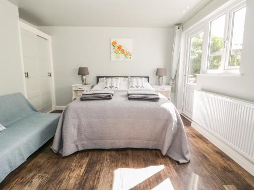 En eller flere senge i et værelse på Emblestones