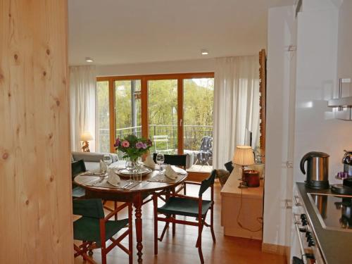 Un lugar para sentarse en Apartment Chesa San Bastiaun B4 by Interhome