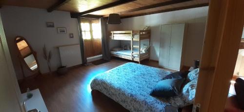 a bedroom with a bed and a bunk room at L' appartement du Camping Hautoreille in Bannes