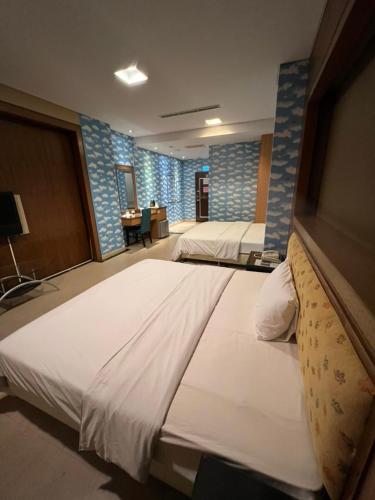 Ένα ή περισσότερα κρεβάτια σε δωμάτιο στο Charming Motel