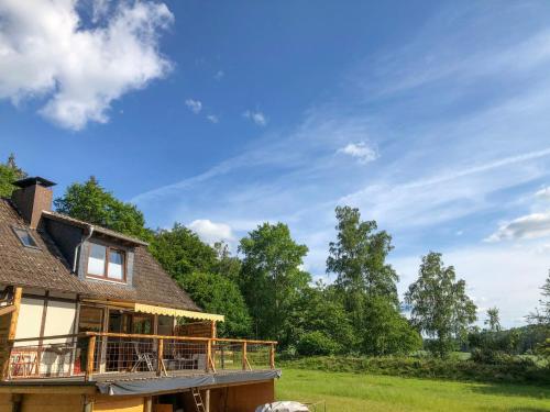 Landskap semula jadi dekat dengan chalet
