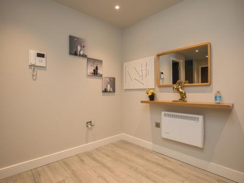 Gallery image of Pass the Keys Superb Central 4 Sleeper Apartment with Parking in Slough