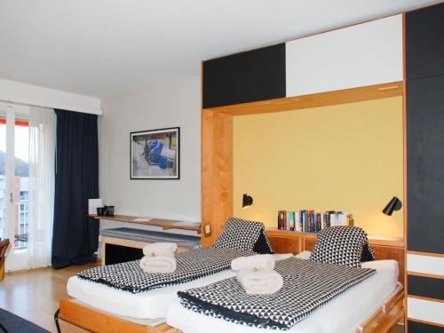 Ένα ή περισσότερα κρεβάτια σε δωμάτιο στο Apartment Residenza Lido Apparment 601 by Interhome