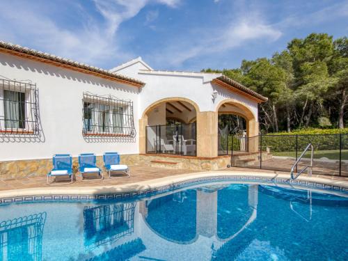 Bazén v ubytování Villa Villa Bramble by Interhome nebo v jeho okolí