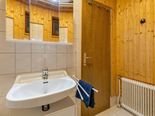 Ένα μπάνιο στο Apartment Pistenblick klein by Interhome