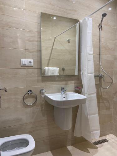 Ένα μπάνιο στο Hotel de paris
