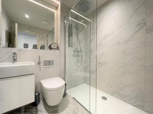 a bathroom with a shower and a toilet and a sink at Spectacular 2 Bedroom Apartment in Great Location in Sheffield