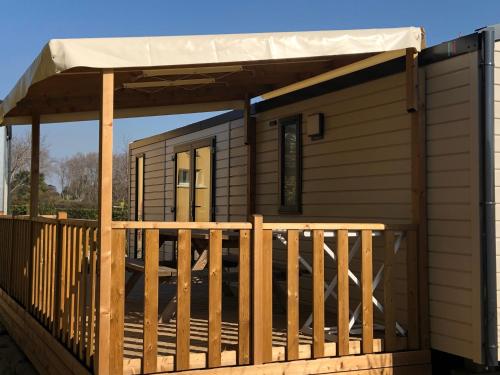 Балкон или терраса в Camping L' Arlesienne