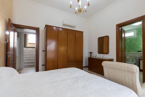 Ένα ή περισσότερα κρεβάτια σε δωμάτιο στο Villa Eleonora con piscina Fronte Mare
