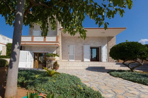 Κήπος έξω από το Villa Eleonora con piscina Fronte Mare