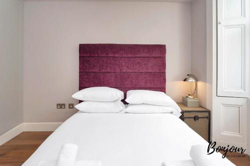 Spectacular West End 2BR-1BA, near Haymarket - Private Entrance & Courtyard by Bonjour Residences Edinburgh