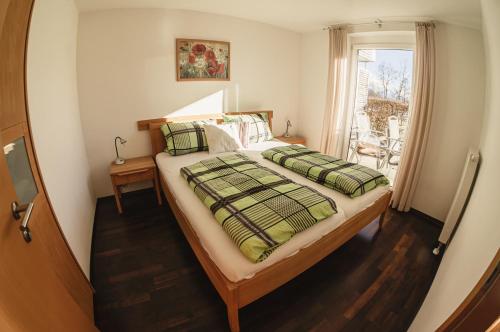 a bedroom with a bed and a window at Vitalpark Blaichach Burgberg in Burgberg